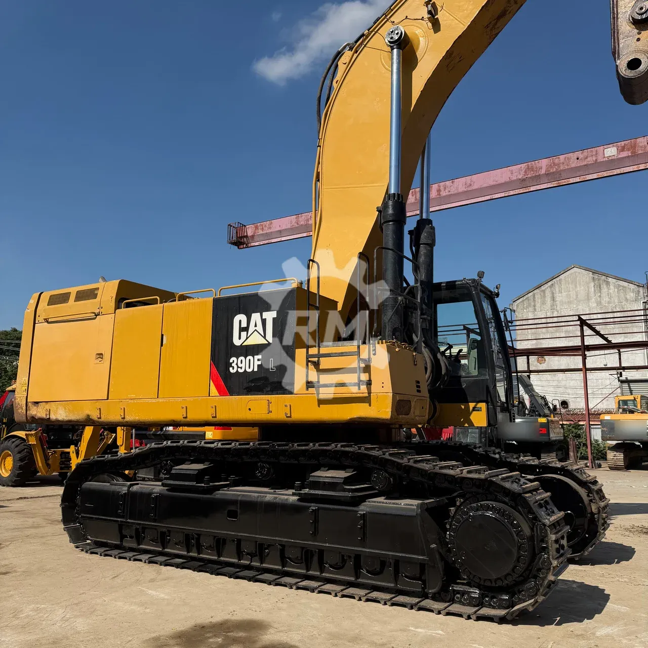 Side view of CAT 390F L boom cylinders and external hose routing above the machine body.